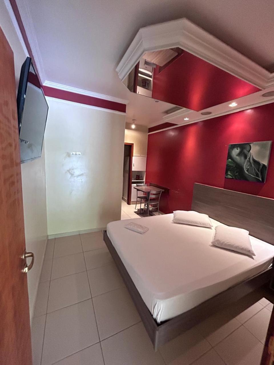 אמפארו Alpha Motel מראה חיצוני תמונה
